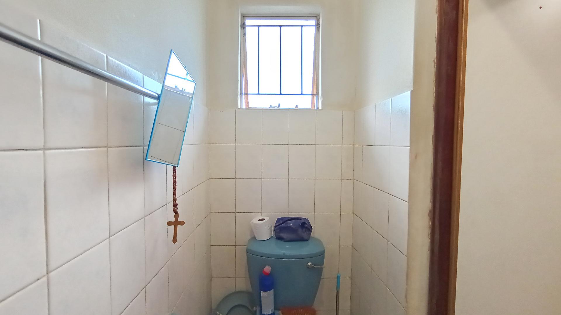 Main Bathroom - 3 square meters of property in Northdale (PMB)