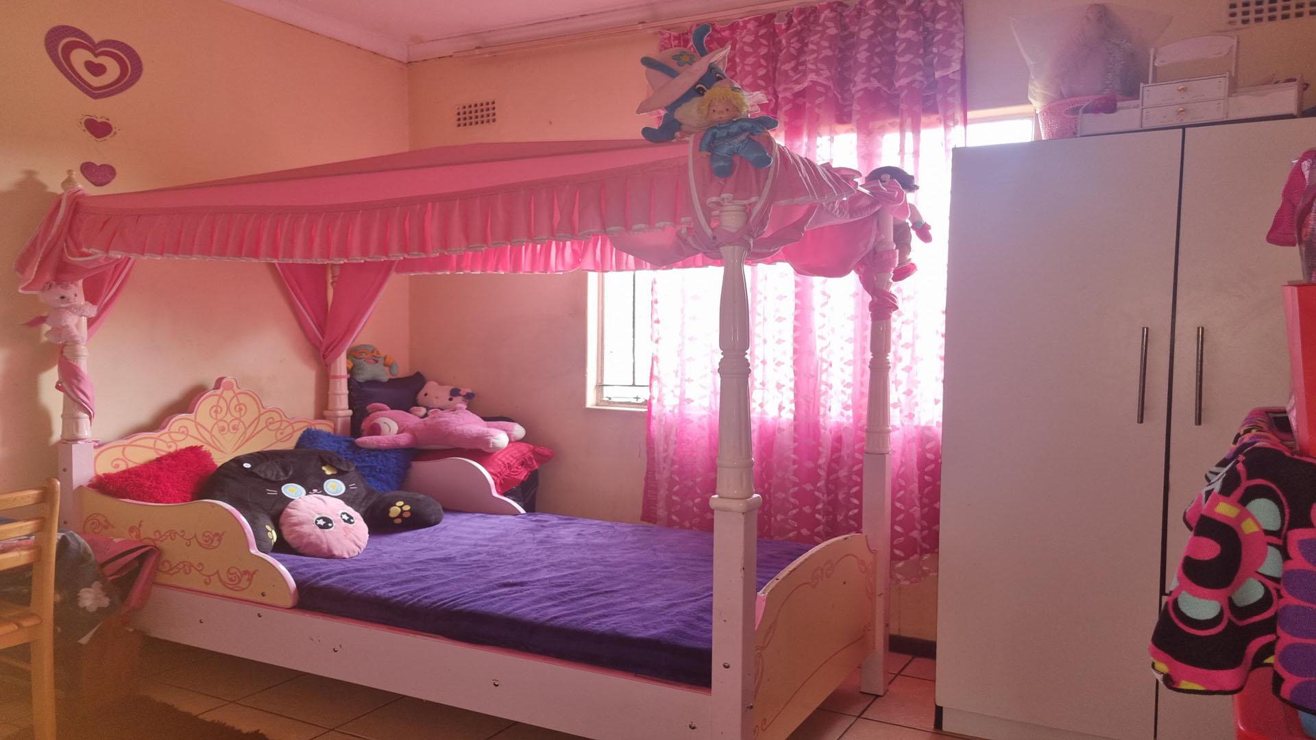 Bed Room 3 of property in Northdale (PMB)