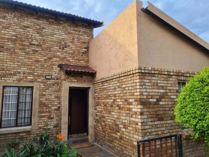 3 Bedroom House for Sale For Sale in Waterval East - MR559837