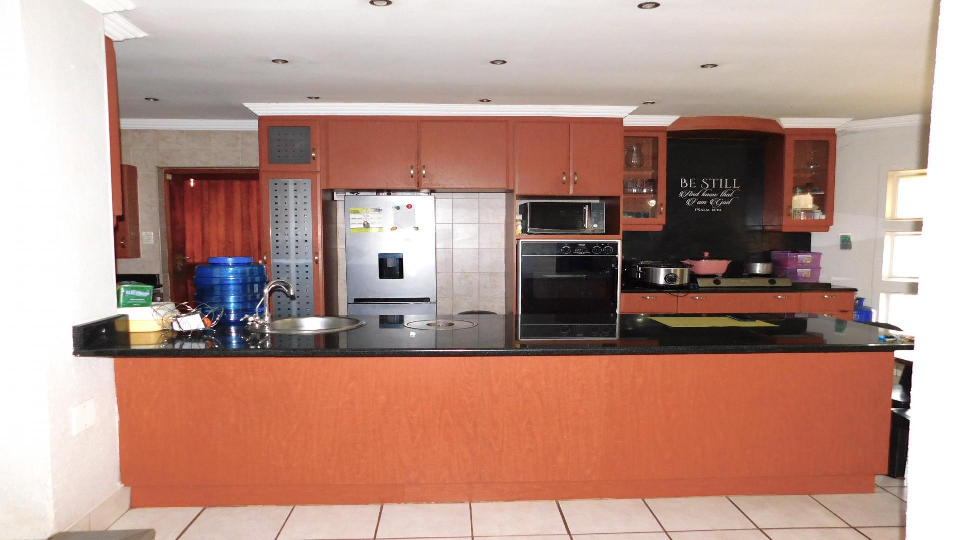 Kitchen of property in Faerie Glen