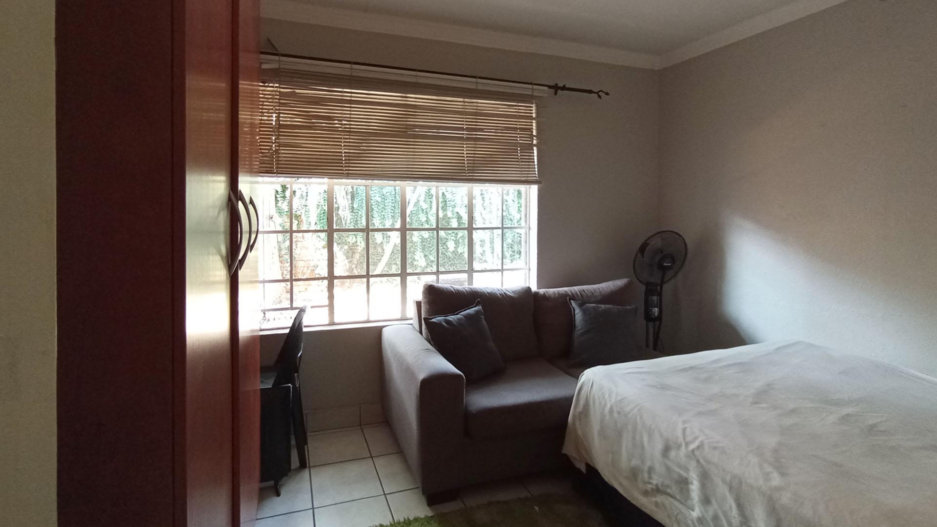 Bed Room 2 - 11 square meters of property in Faerie Glen