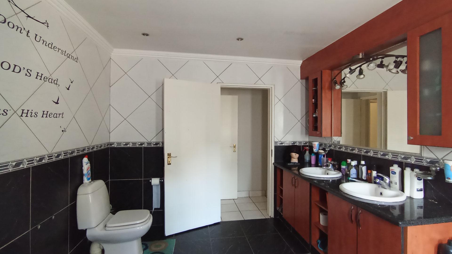 Main Bathroom - 12 square meters of property in Faerie Glen