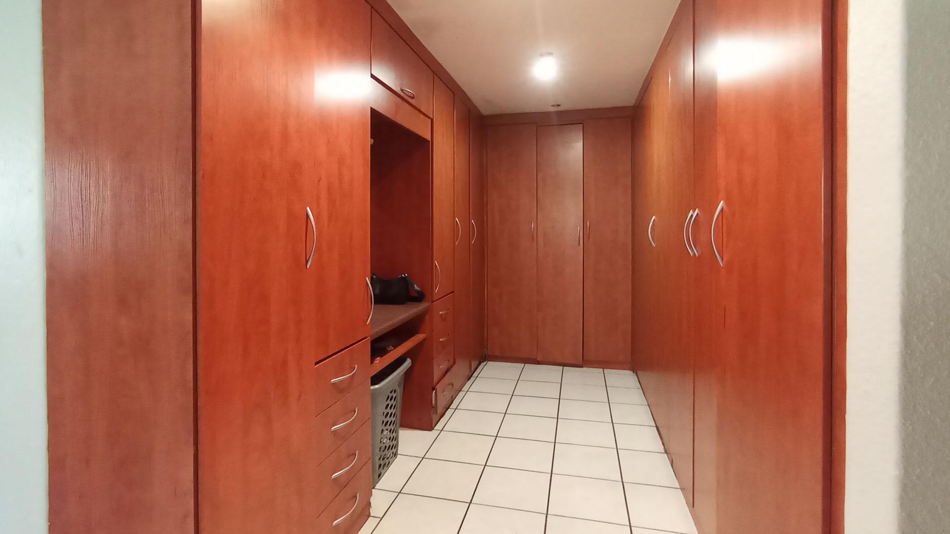 Main Bedroom - 36 square meters of property in Faerie Glen