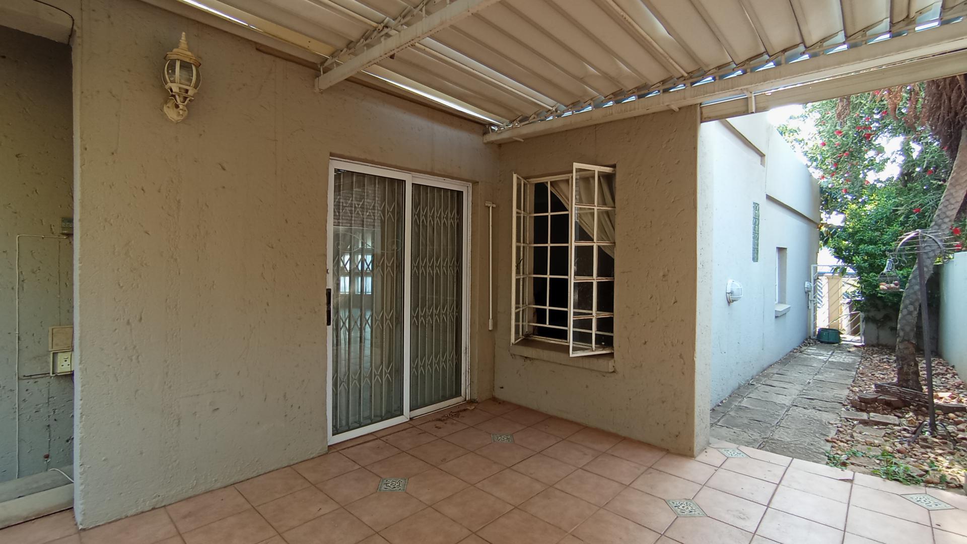 Patio - 13 square meters of property in Faerie Glen