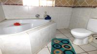 Bathroom 1 of property in Faerie Glen
