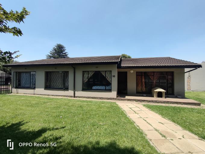 3 Bedroom House for Sale For Sale in Parkdene (JHB) - MR559938