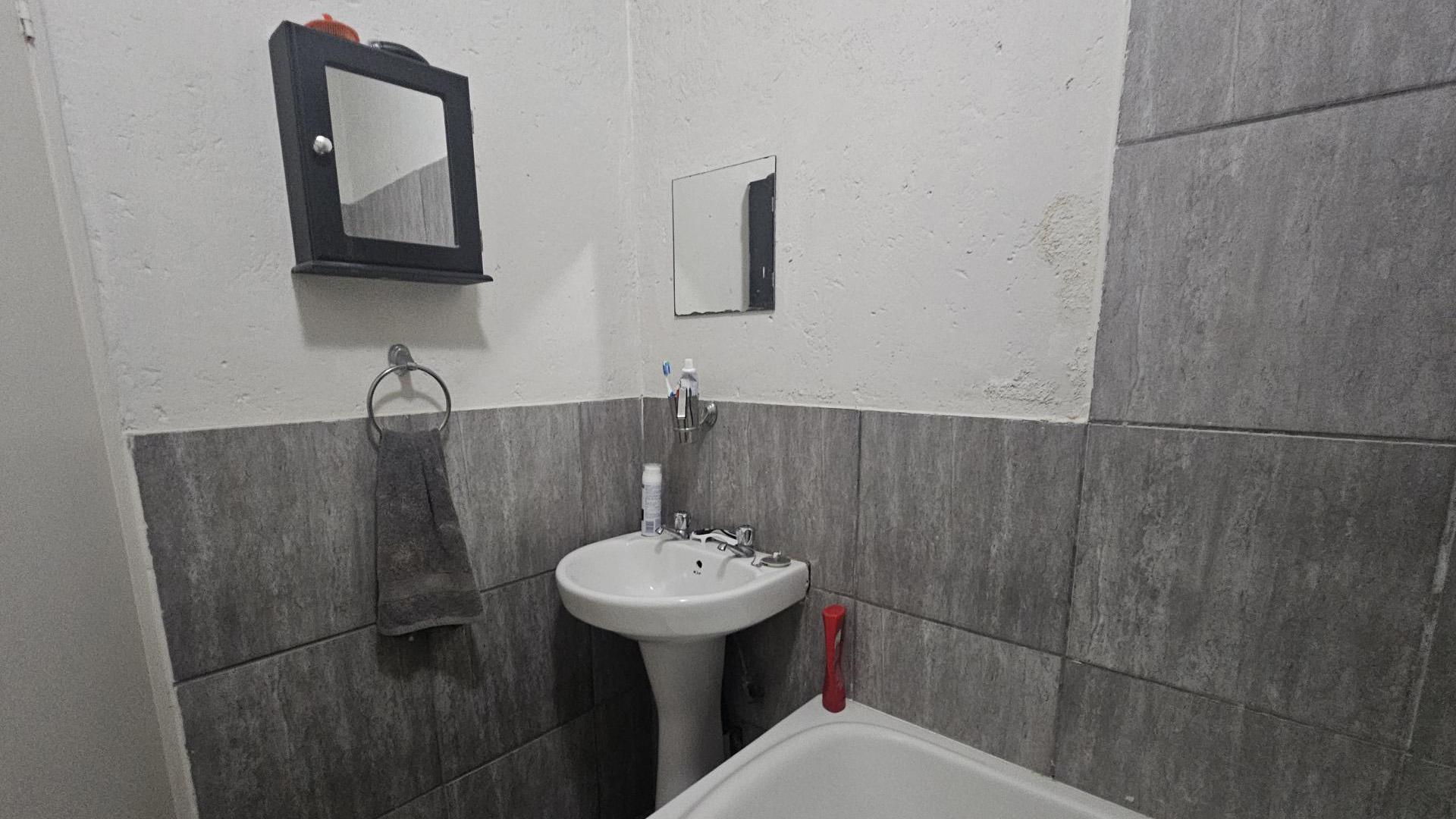 Bathroom 1 of property in Waterberry Estate