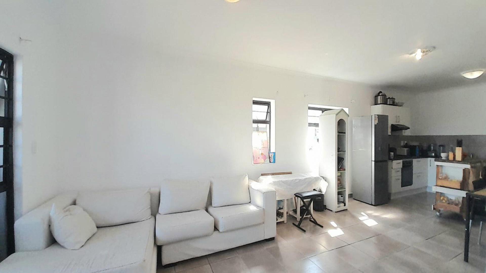 Lounges - 15 square meters of property in Burgundy Estate