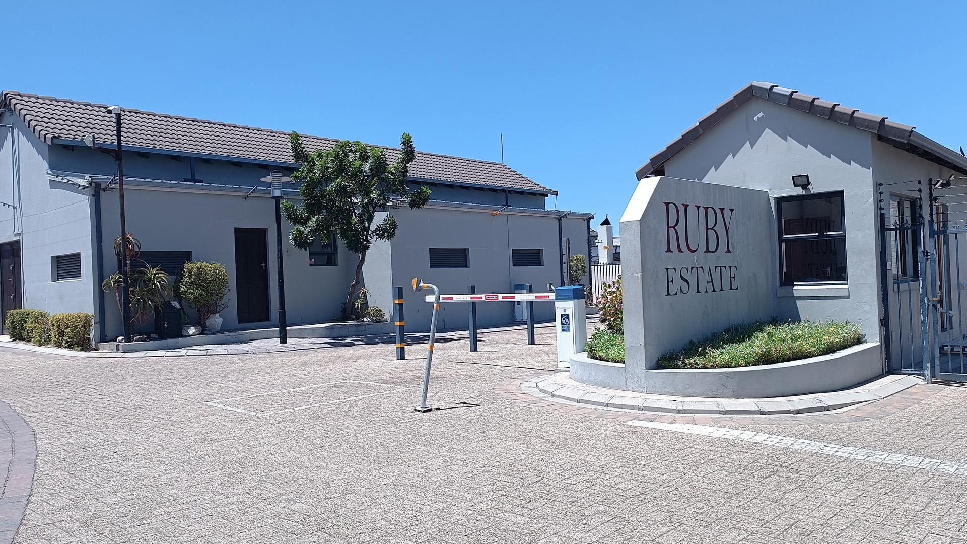 Front View of property in Burgundy Estate