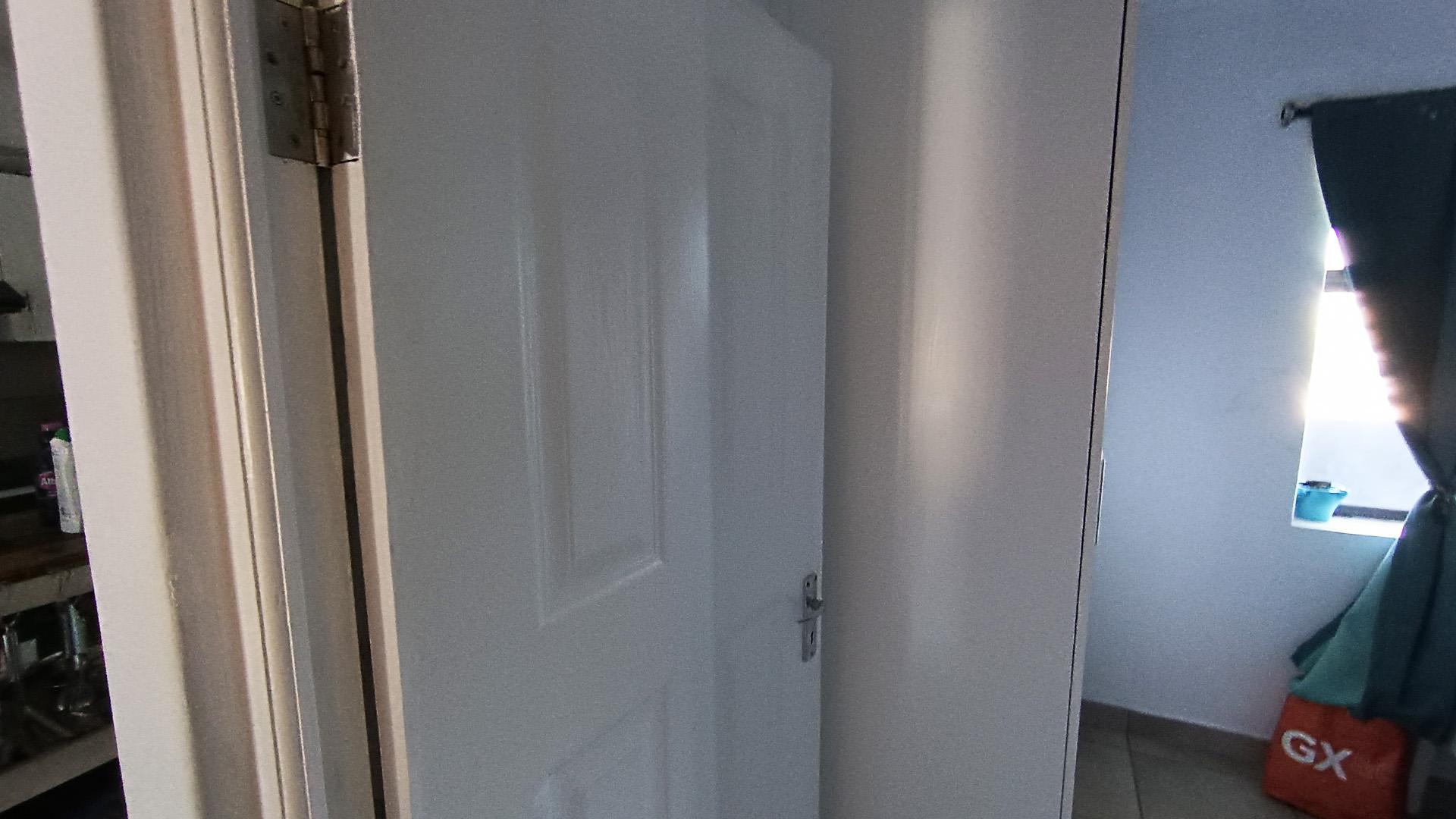 Bed Room 1 of property in Burgundy Estate