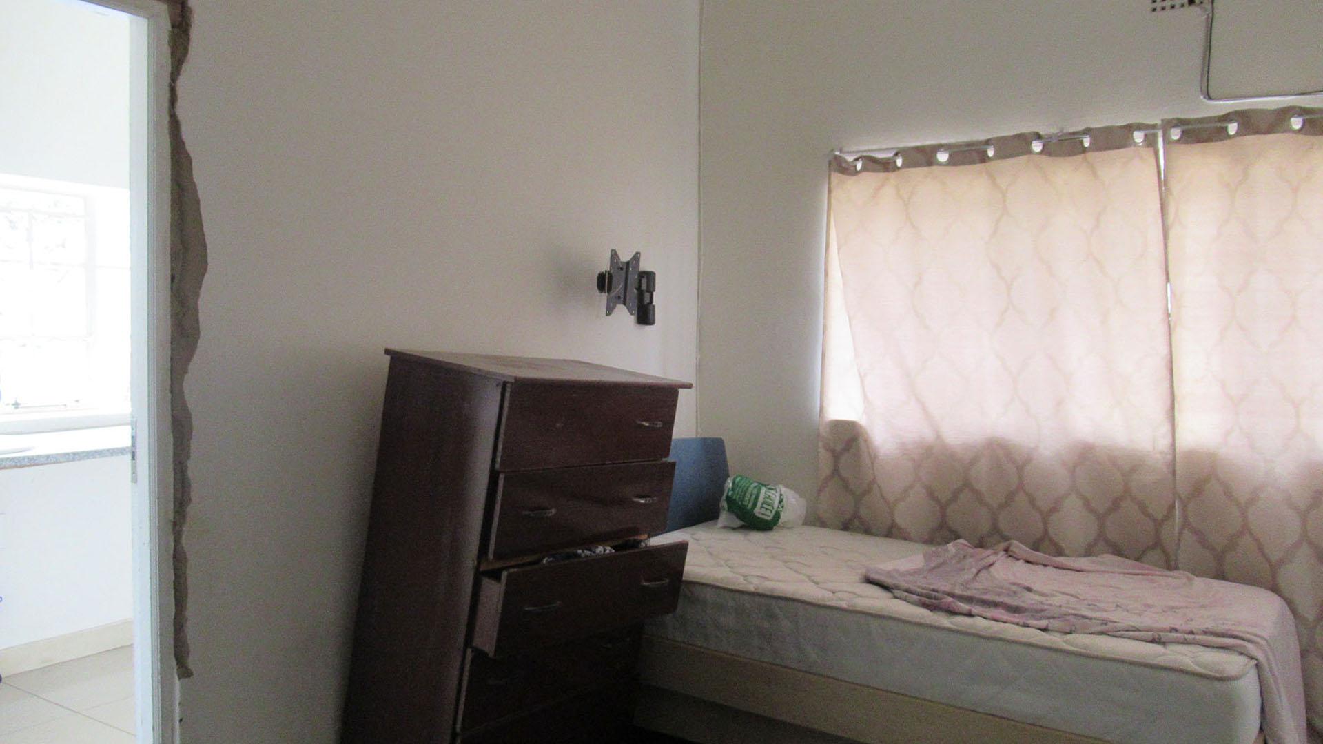 Bed Room 3 - 12 square meters of property in Highlands North