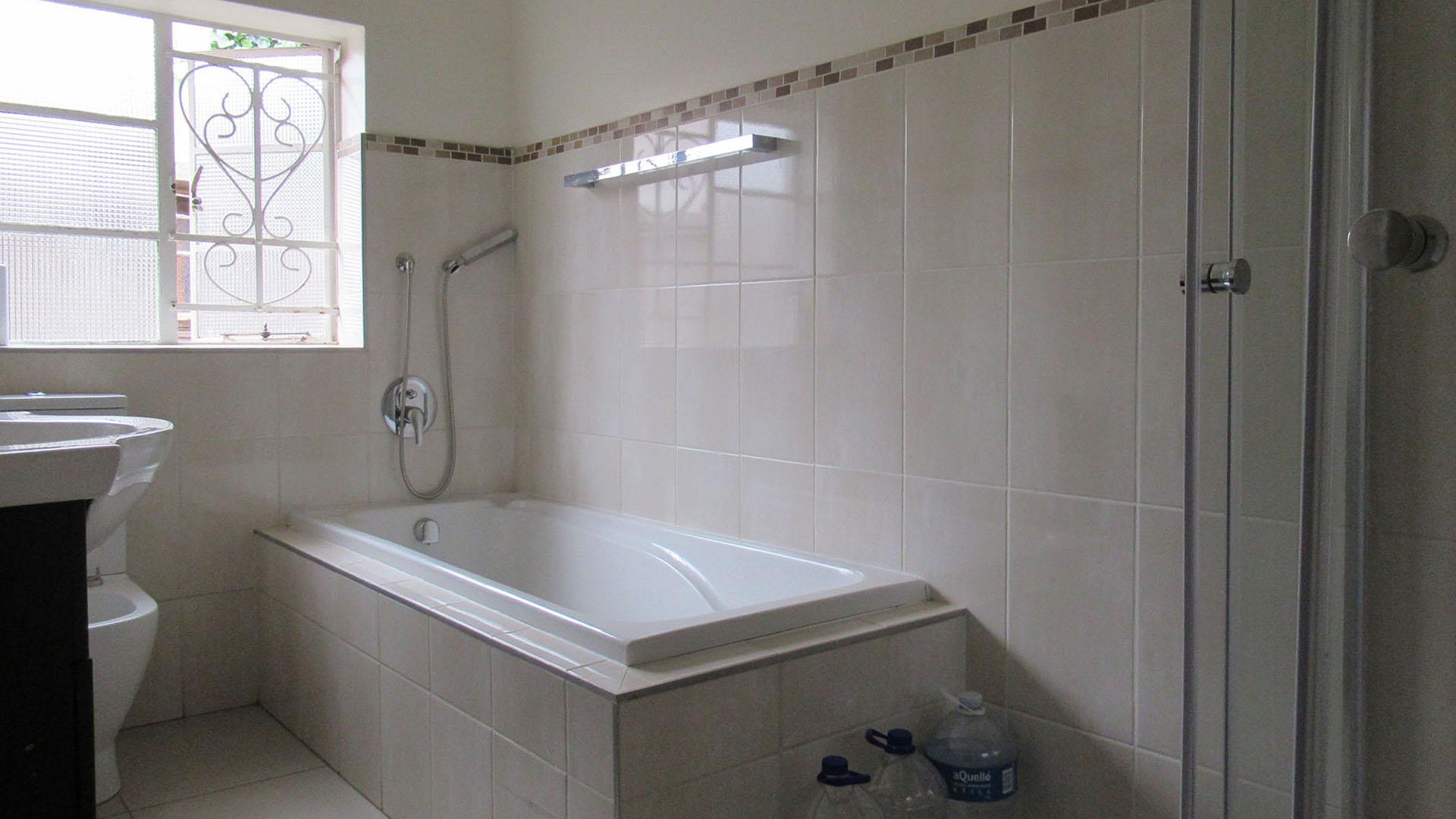 Bathroom 2 - 9 square meters of property in Highlands North