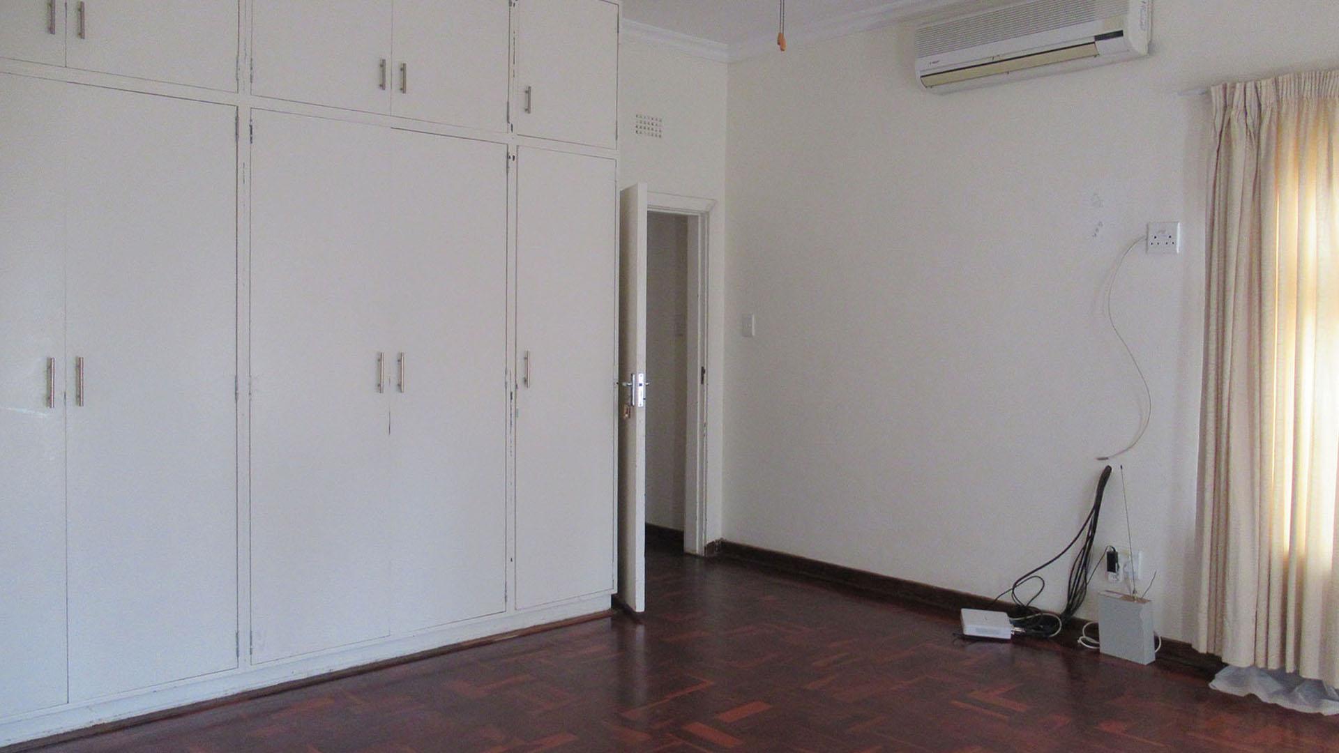 Main Bedroom - 32 square meters of property in Highlands North