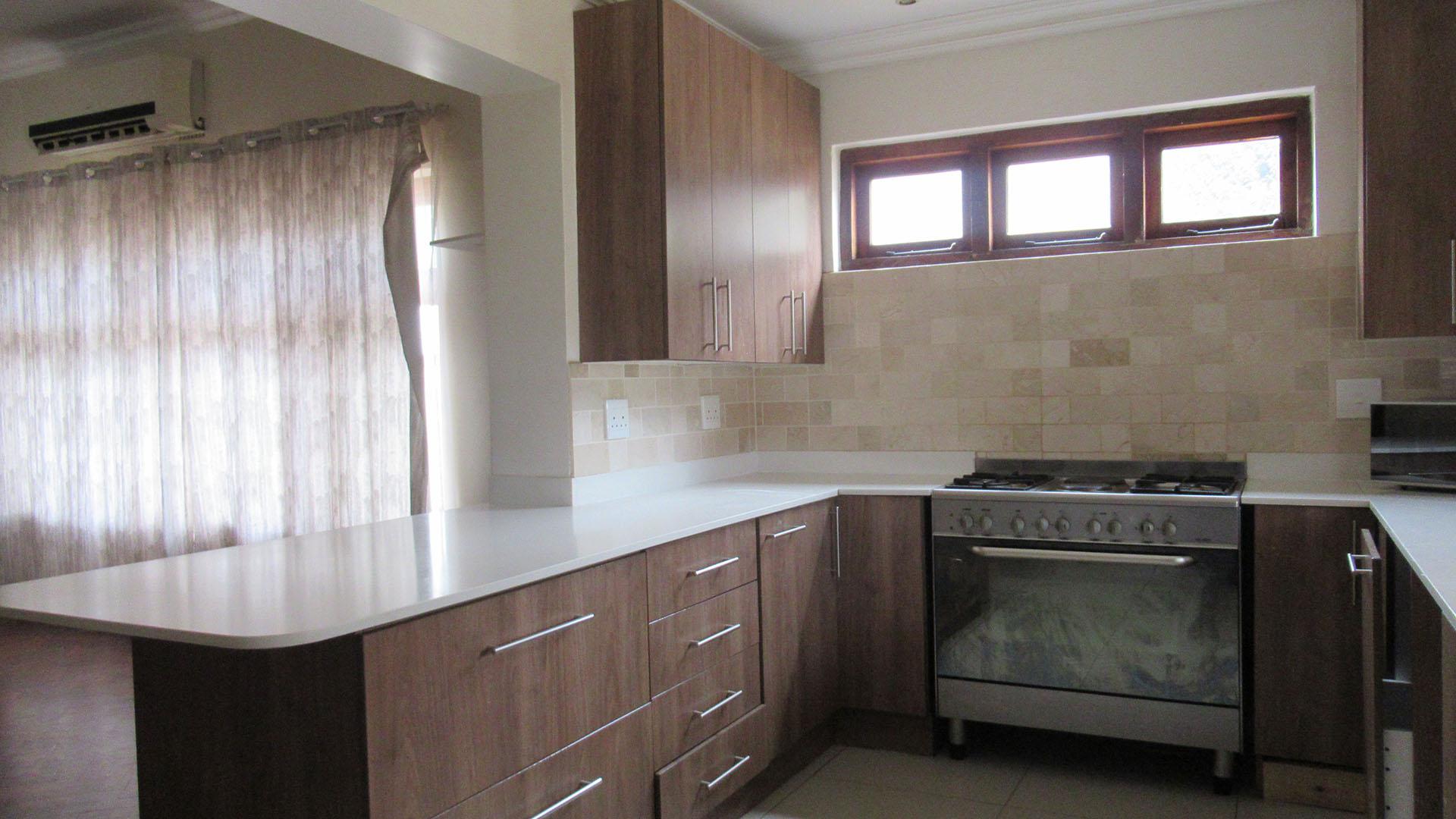 Kitchen - 22 square meters of property in Highlands North