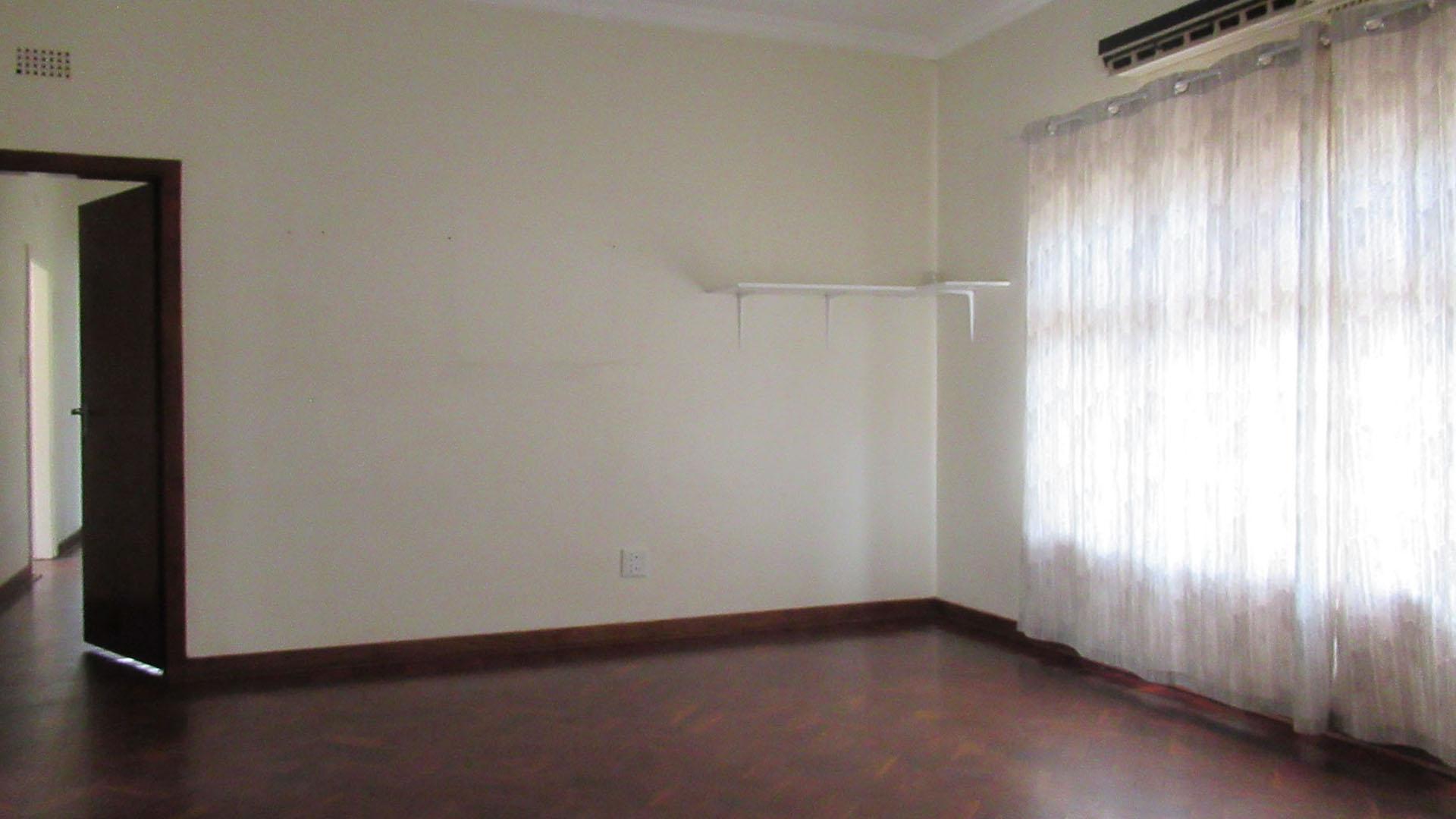 Dining Room - 23 square meters of property in Highlands North