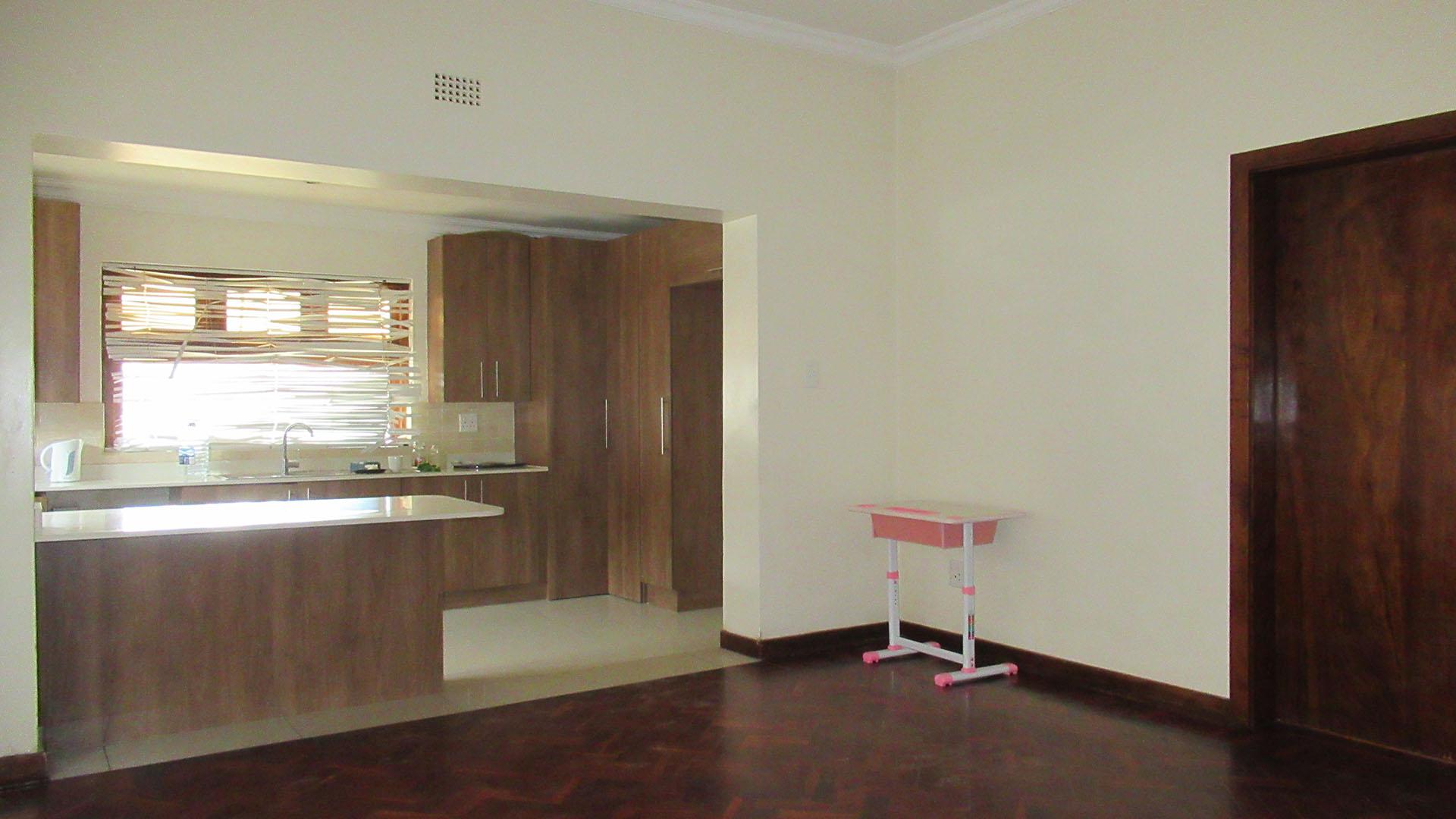 Dining Room - 23 square meters of property in Highlands North