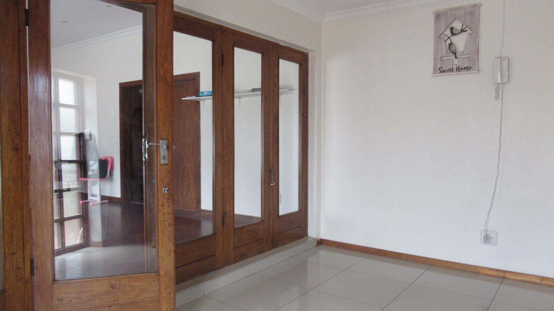 Dining Room - 23 square meters of property in Highlands North