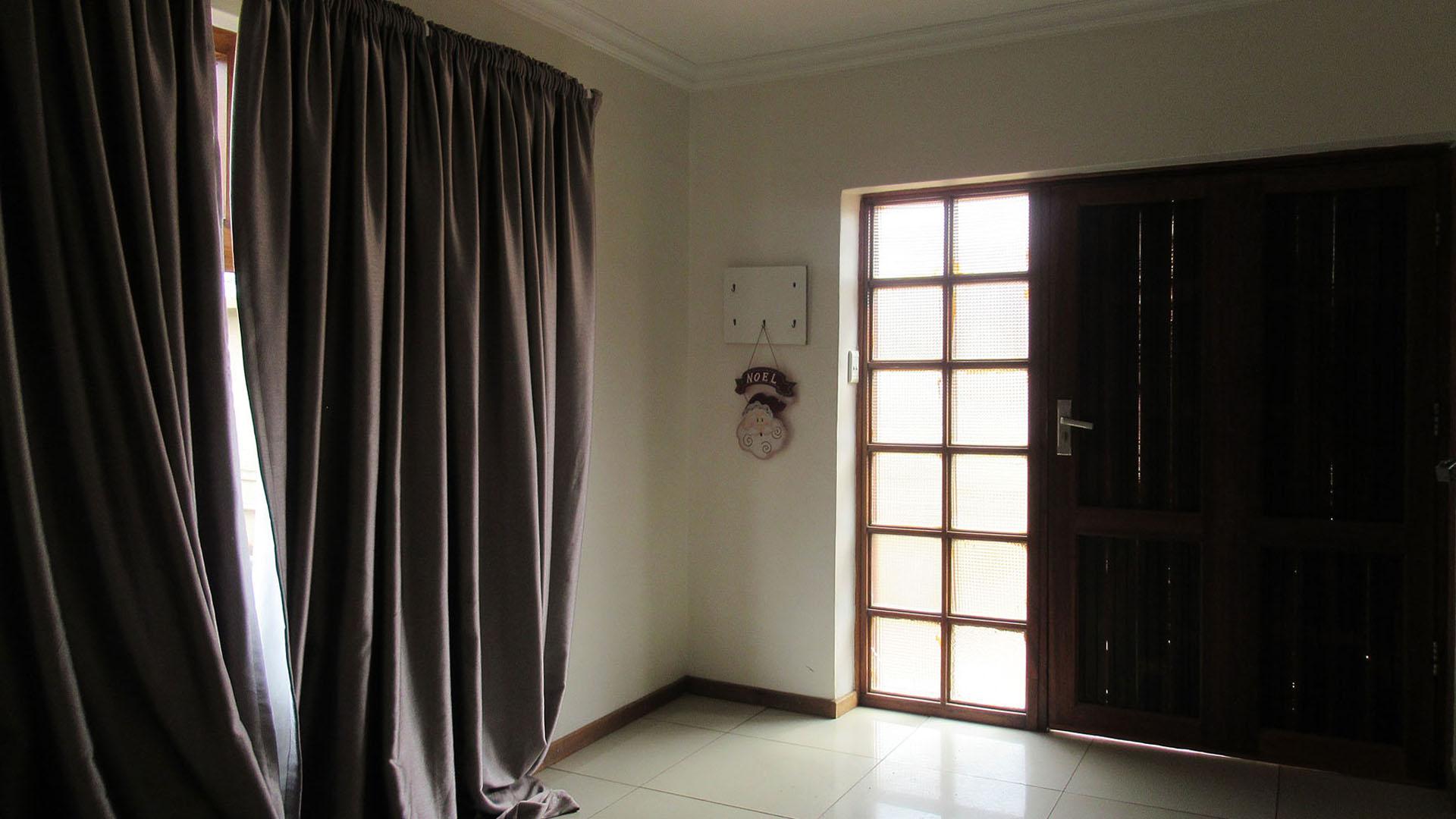 Dining Room - 23 square meters of property in Highlands North