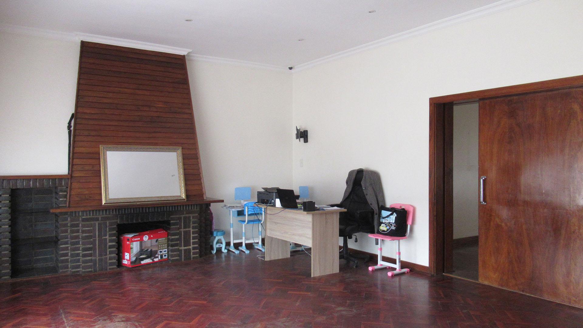 Lounges - 48 square meters of property in Highlands North