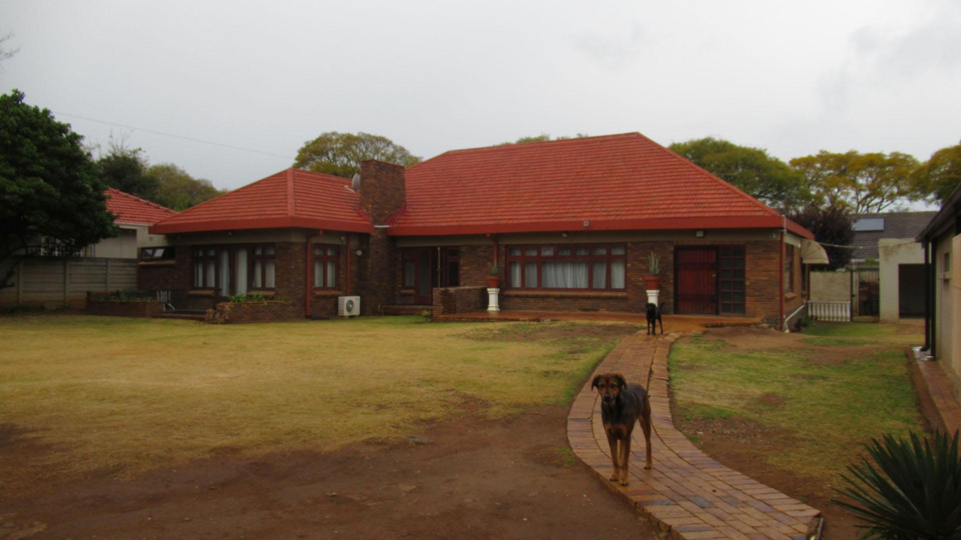 Front View of property in Highlands North