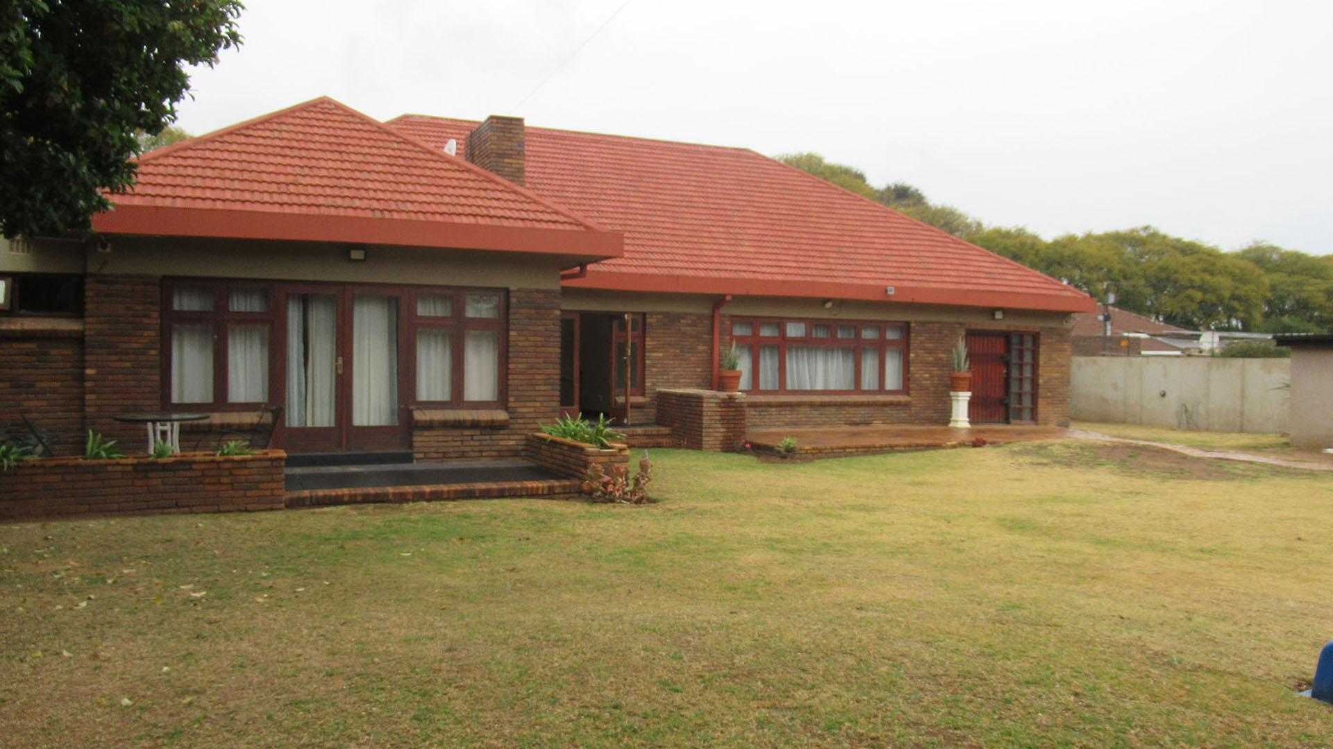 Front View of property in Highlands North