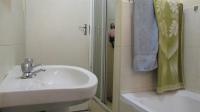 Bathroom 1 - 6 square meters of property in Florida