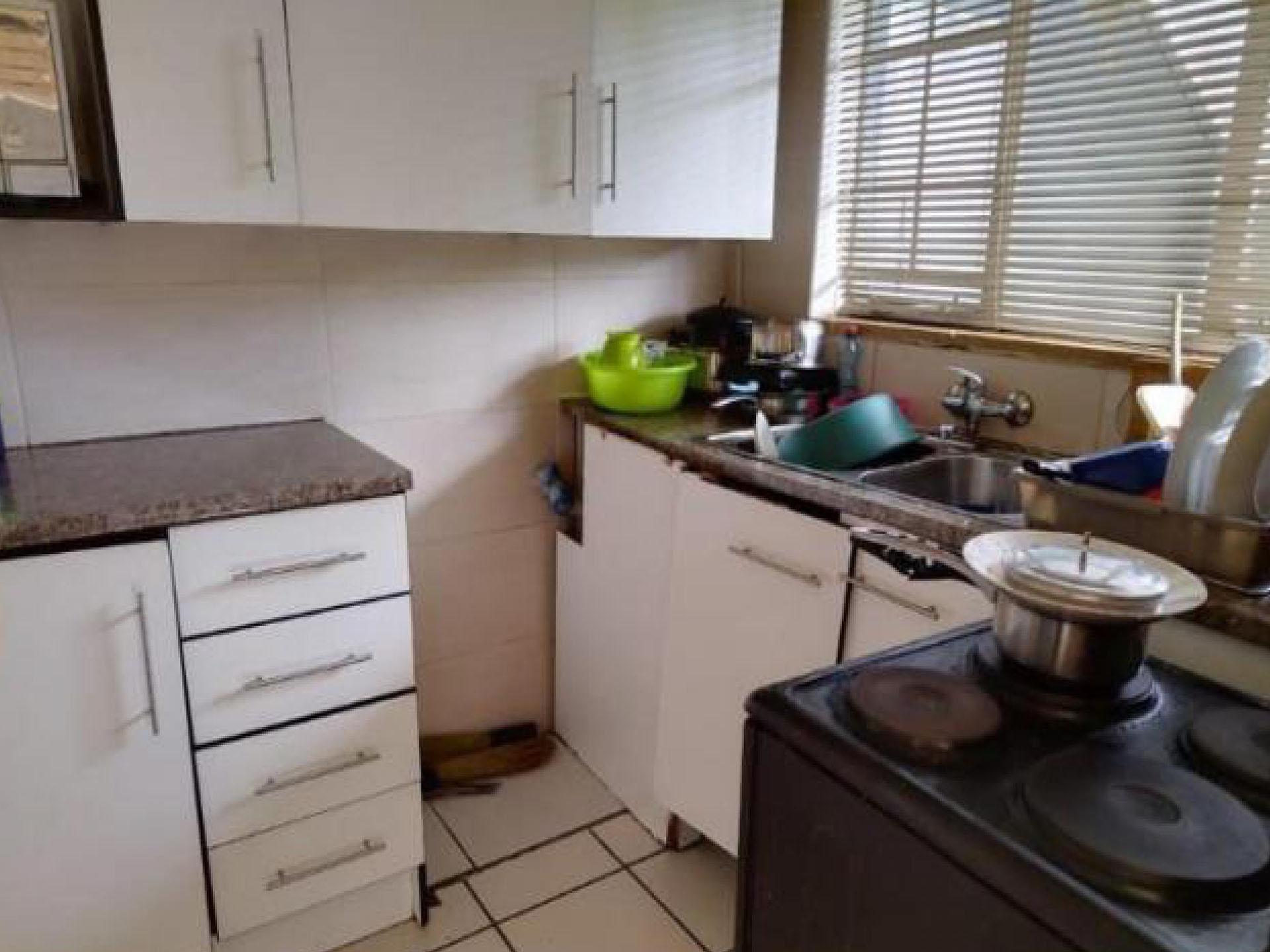 Kitchen of property in Mindalore