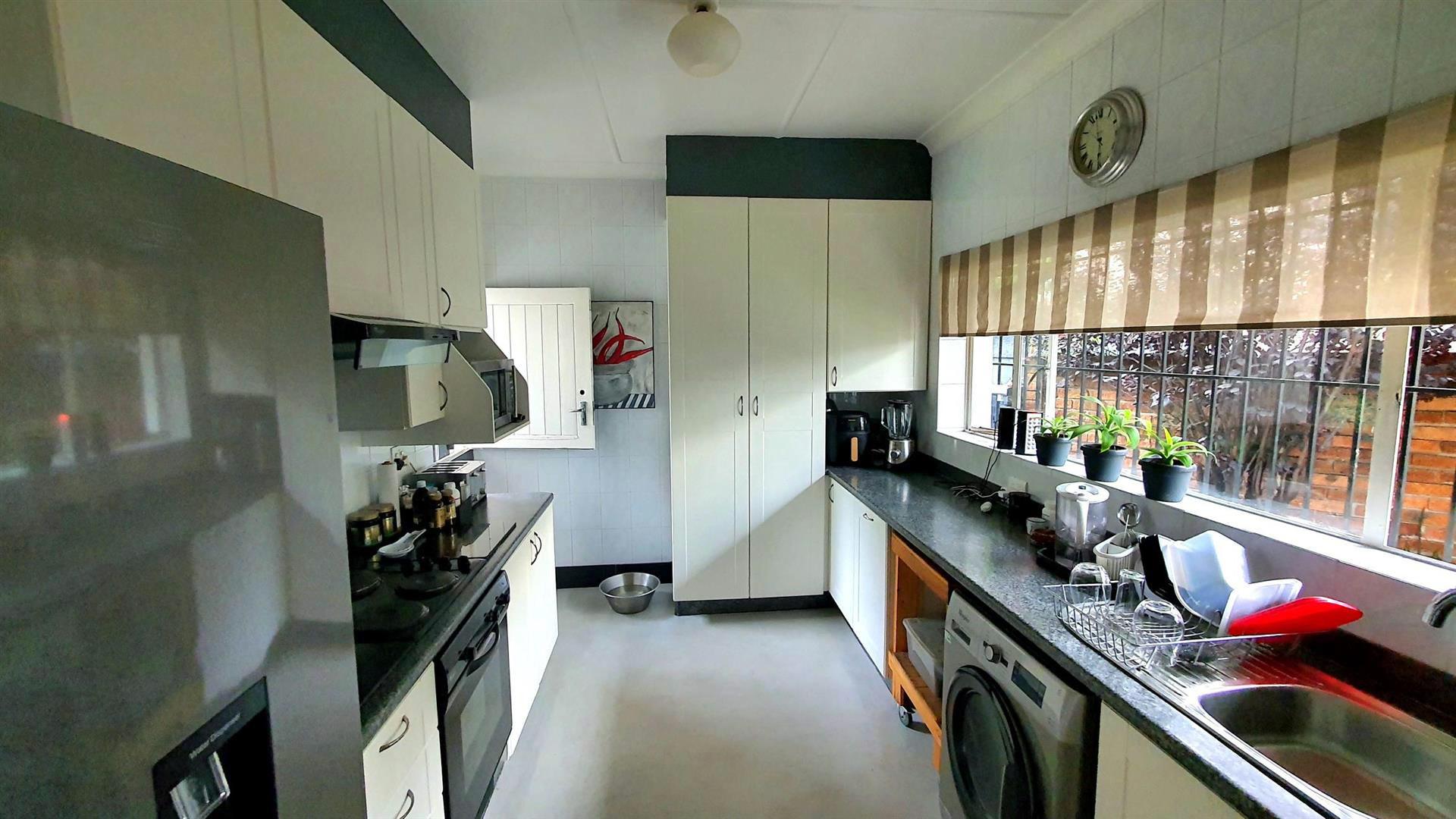 Kitchen of property in Montgomery Park