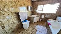 Bathroom 1 of property in Braamfontein