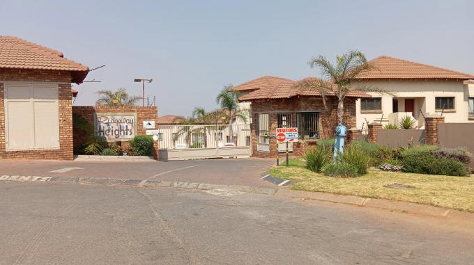 Standard Bank SIE Sale In Execution 3 Bedroom Sectional Title for Sale in Mondeor - MR560860