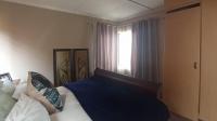 Main Bedroom - 25 square meters of property in Mondeor