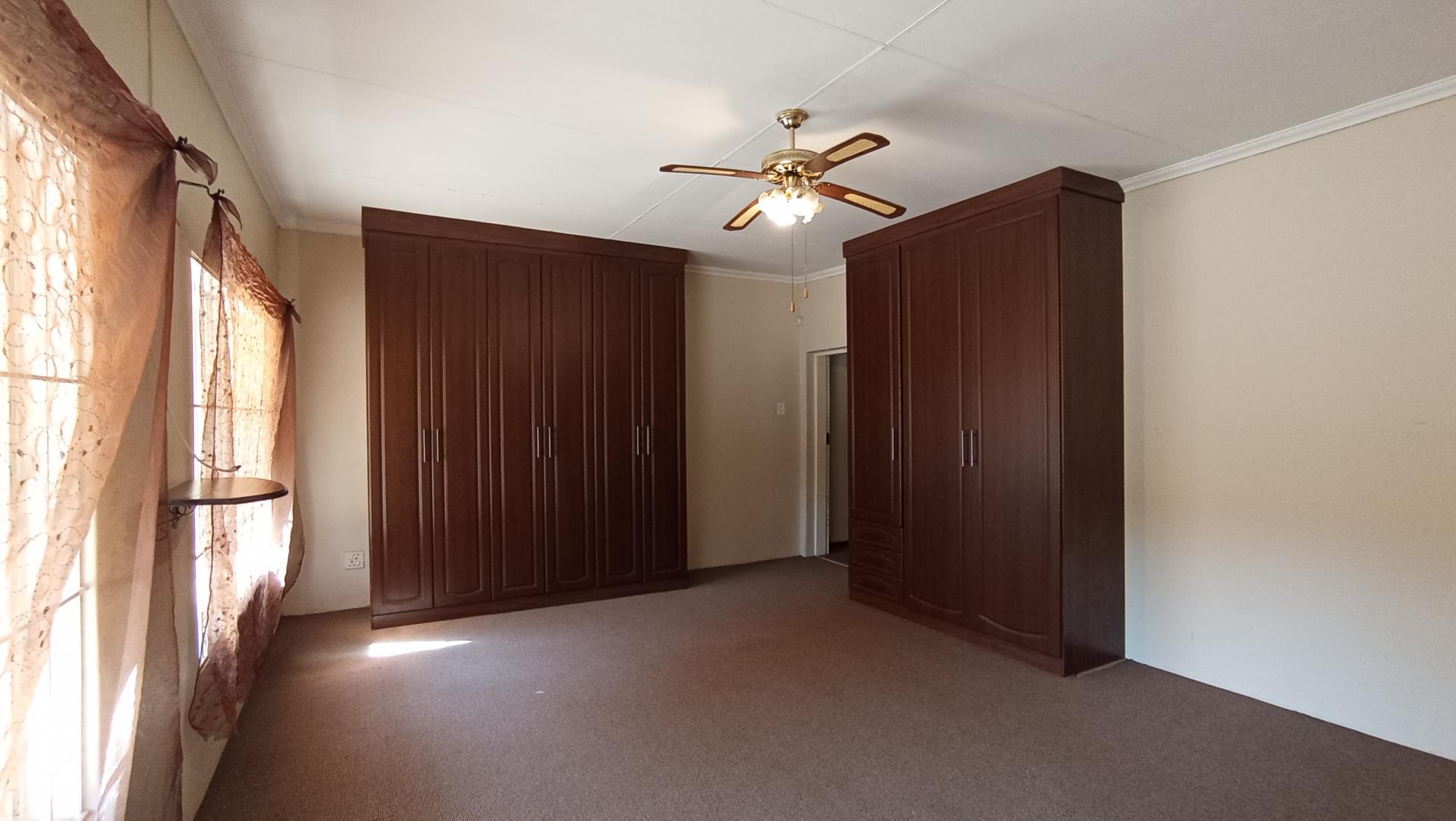 Bed Room 1 - 62 square meters of property in Pretoria Rural