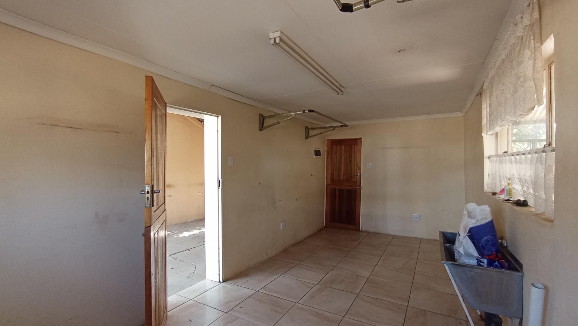 Rooms - 300 square meters of property in Pretoria Rural