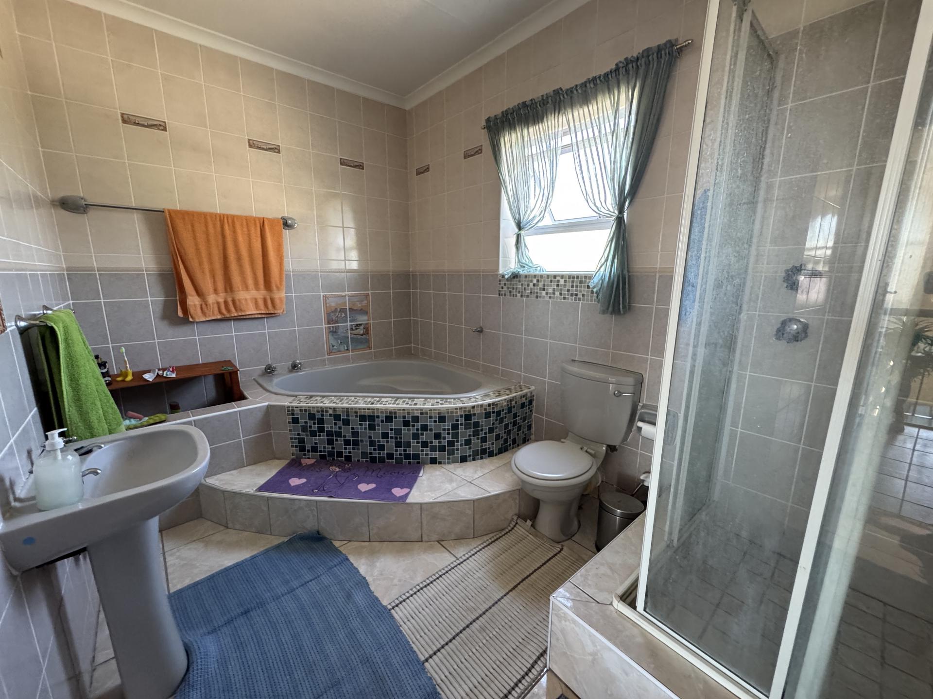 Bathroom 1 of property in Summerstrand