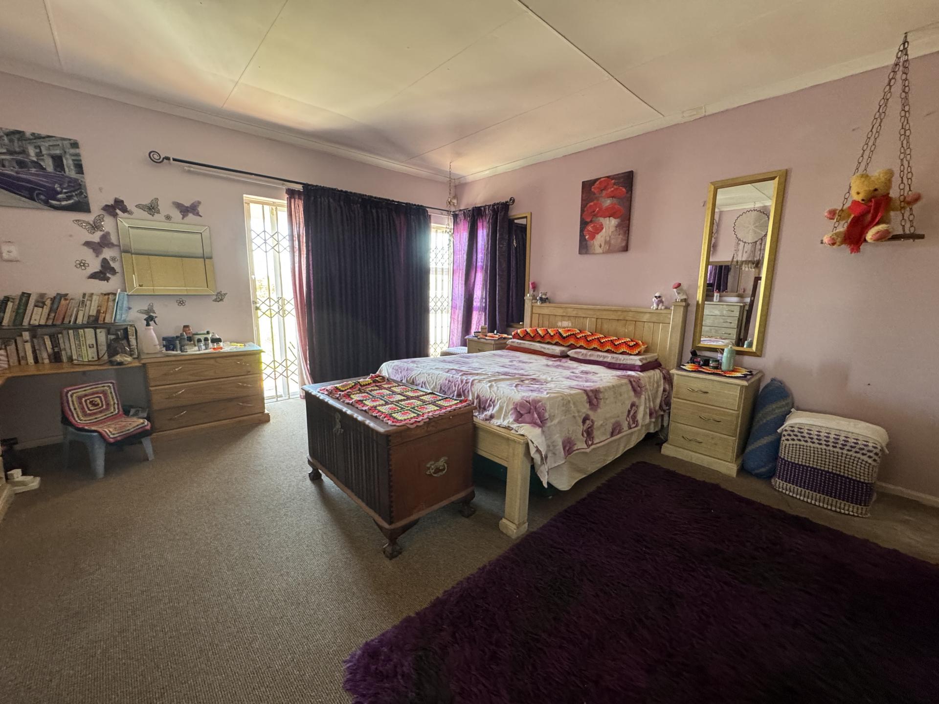 Bed Room 3 of property in Summerstrand