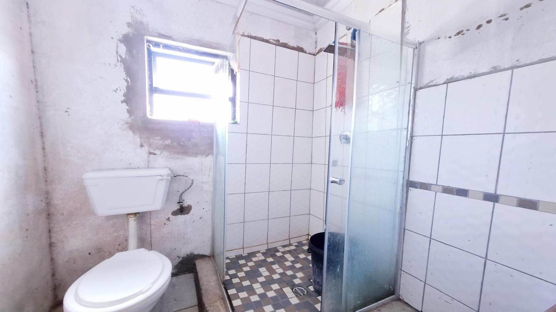 Bathroom 1 of property in Umtata