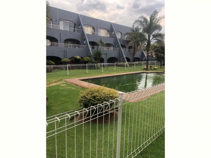 2 Bedroom Sectional Title for Sale For Sale in Florida - MR561387