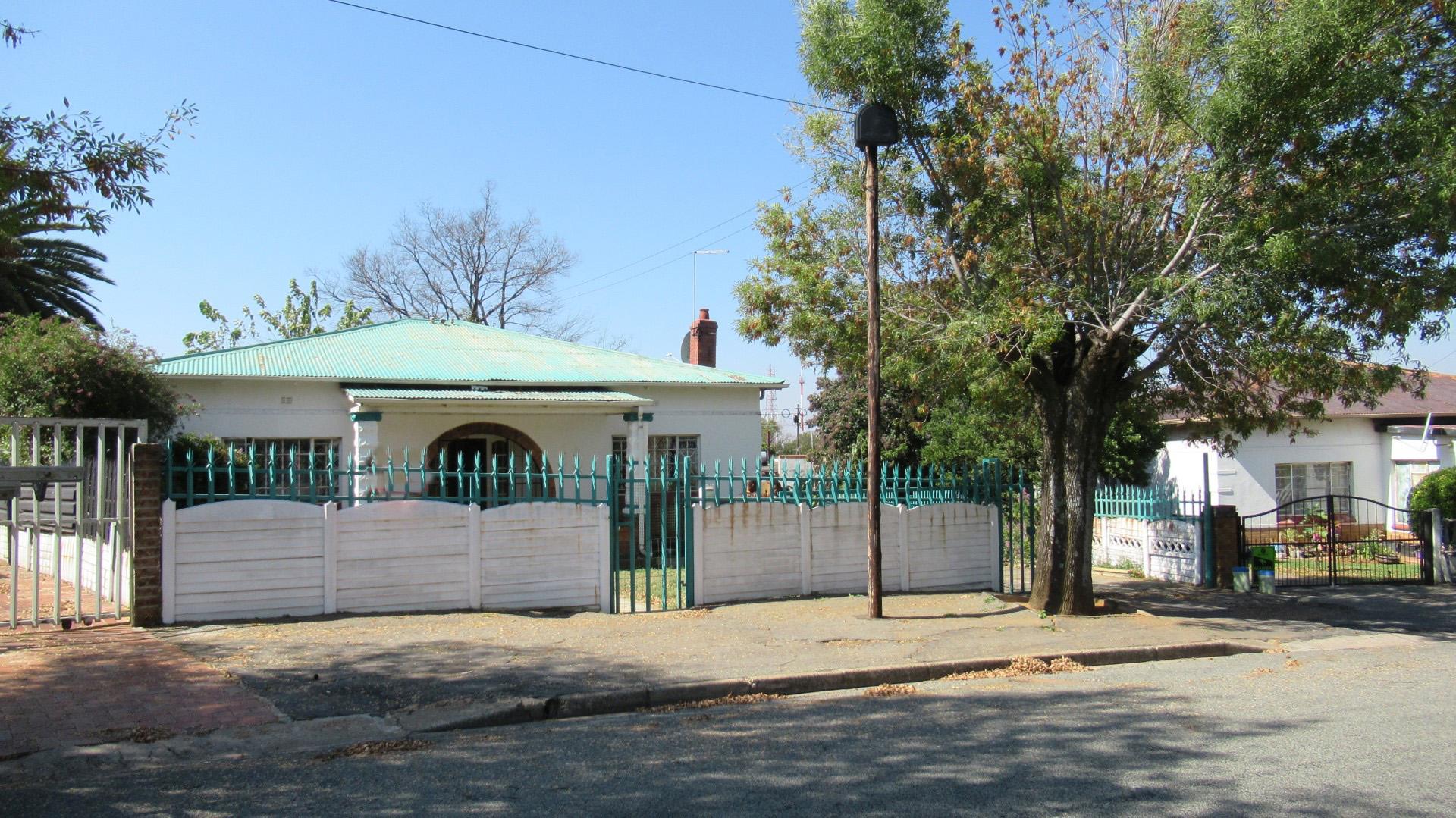 Front View of property in Symhurst