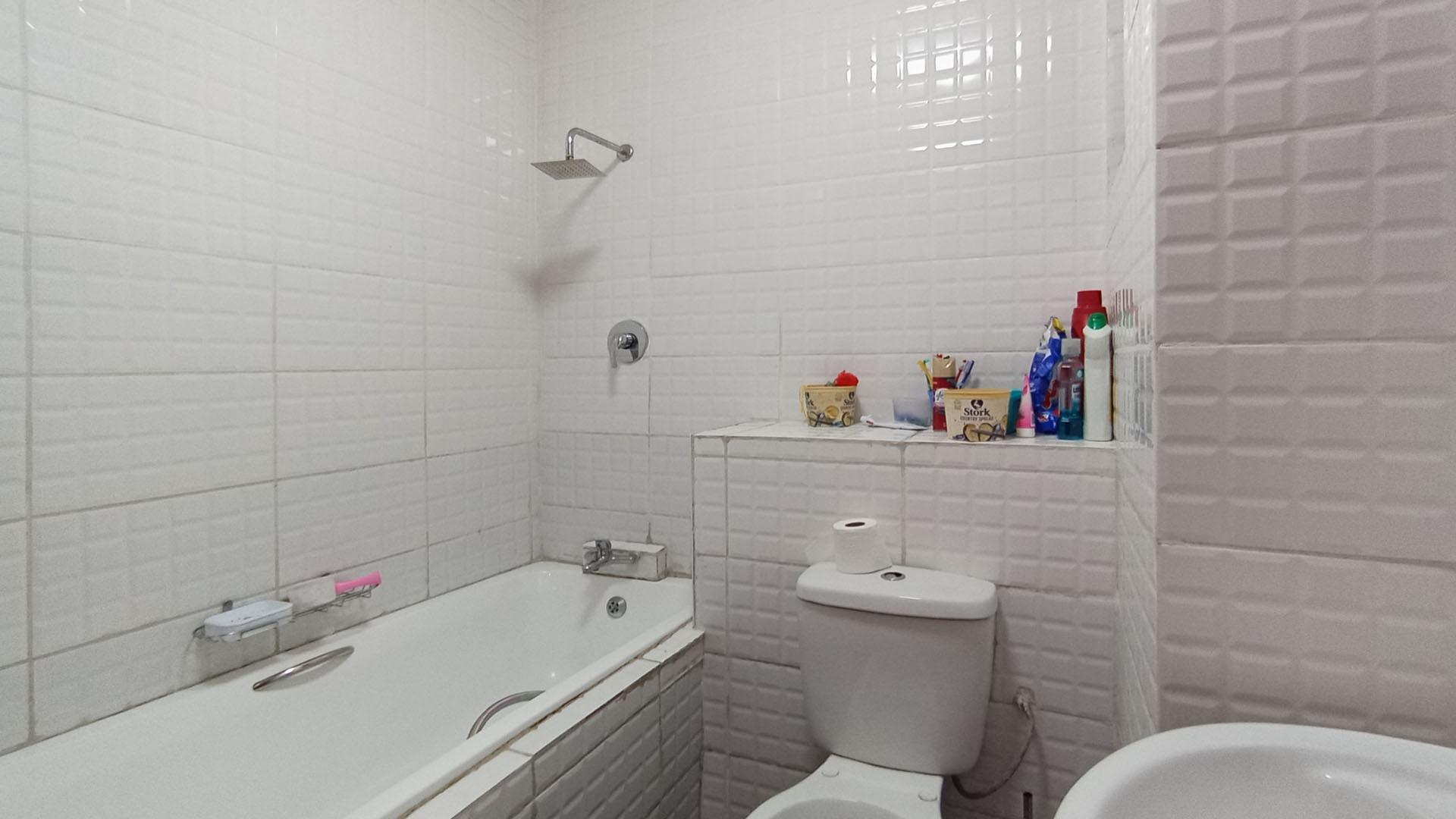 Bathroom 1 - 5 square meters of property in Pretoria Central