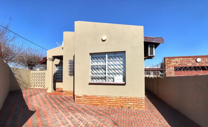 4 Bedroom House for Sale For Sale in Lenasia - MR561620