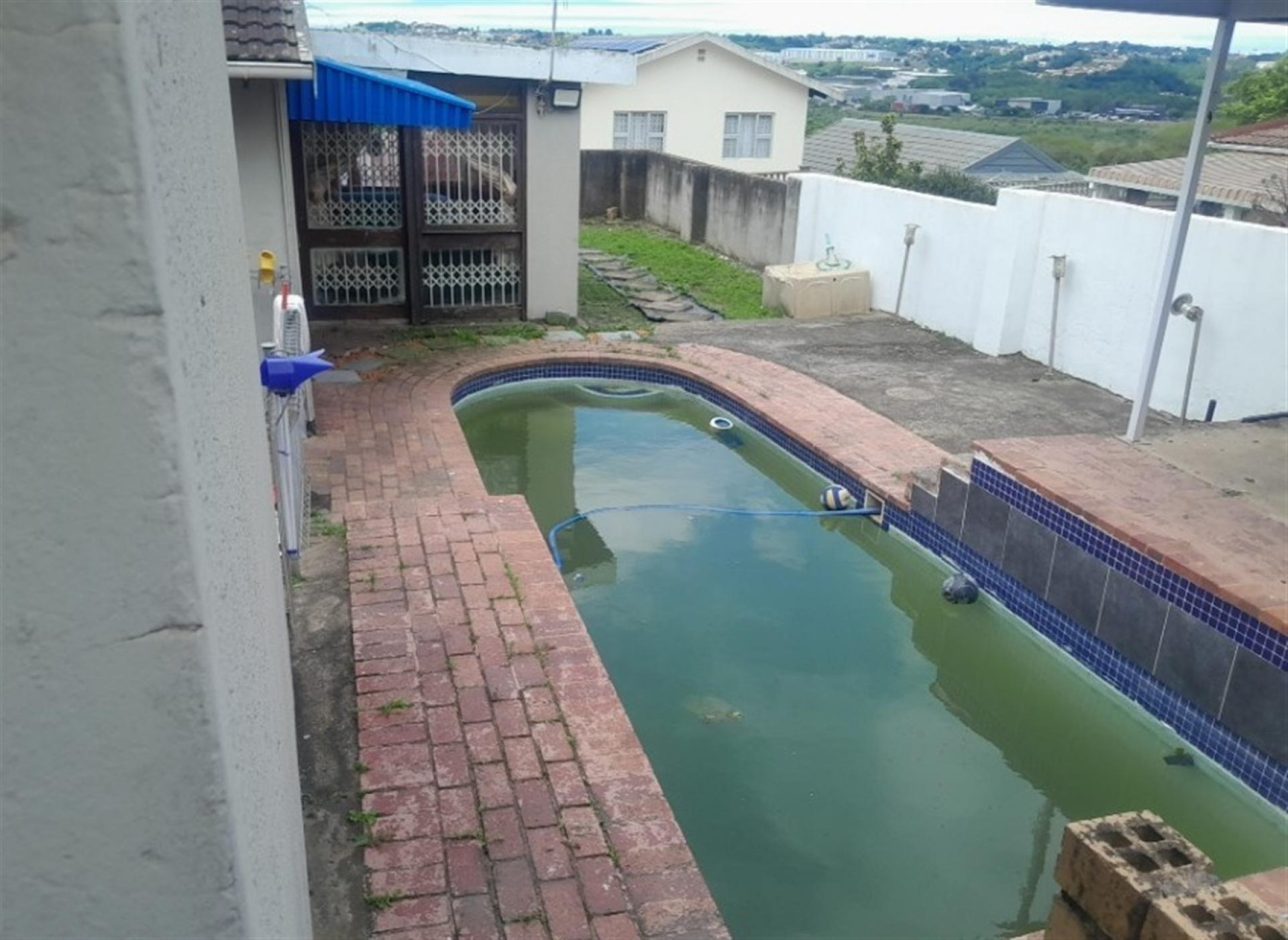 Swimming Pool of property in New Dawn Park