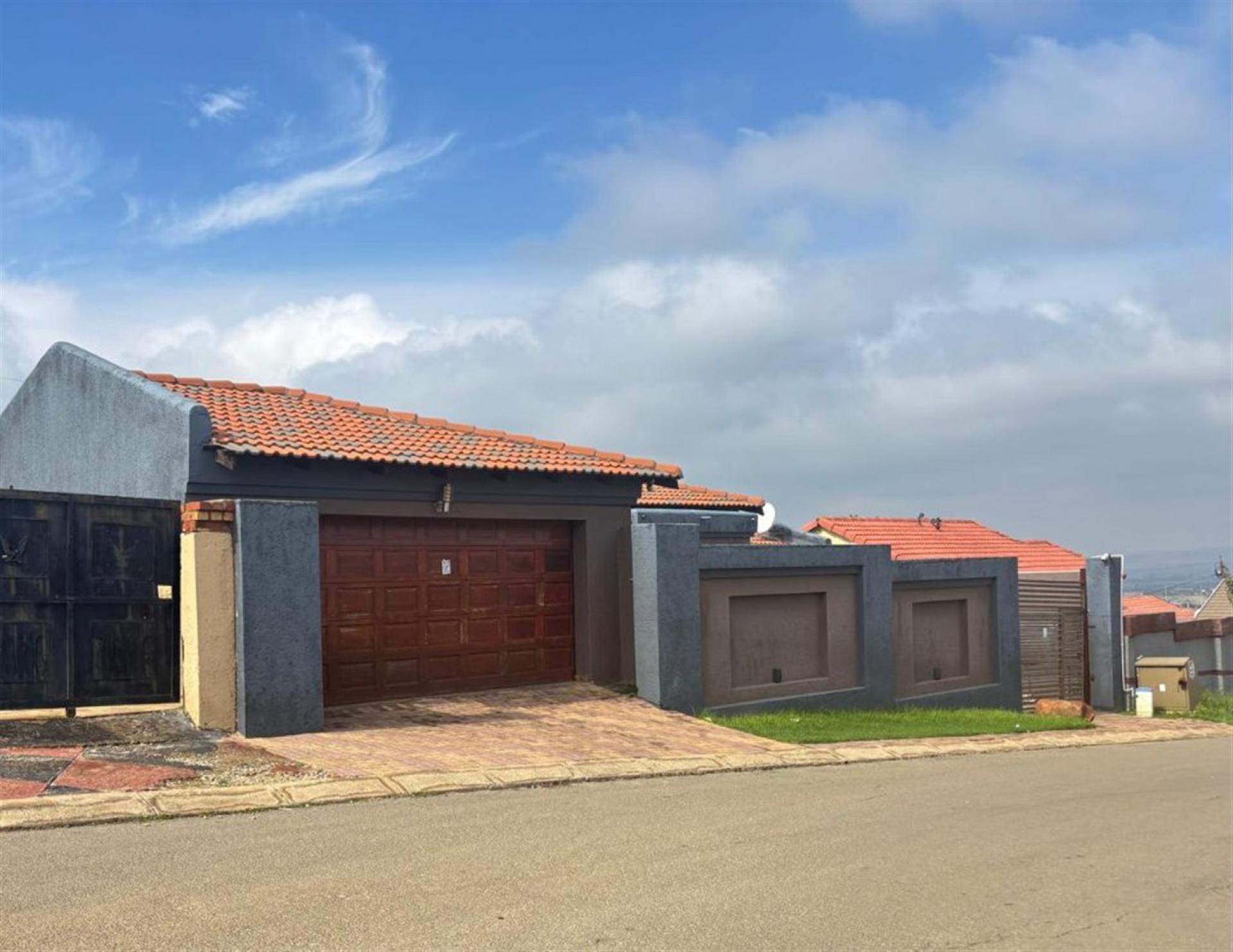 Front View of property in Naturena
