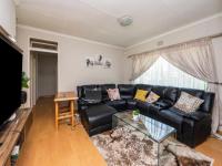 Lounges - 23 square meters of property in Brackendowns