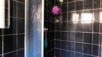 Main Bathroom - 3 square meters of property in Avoca