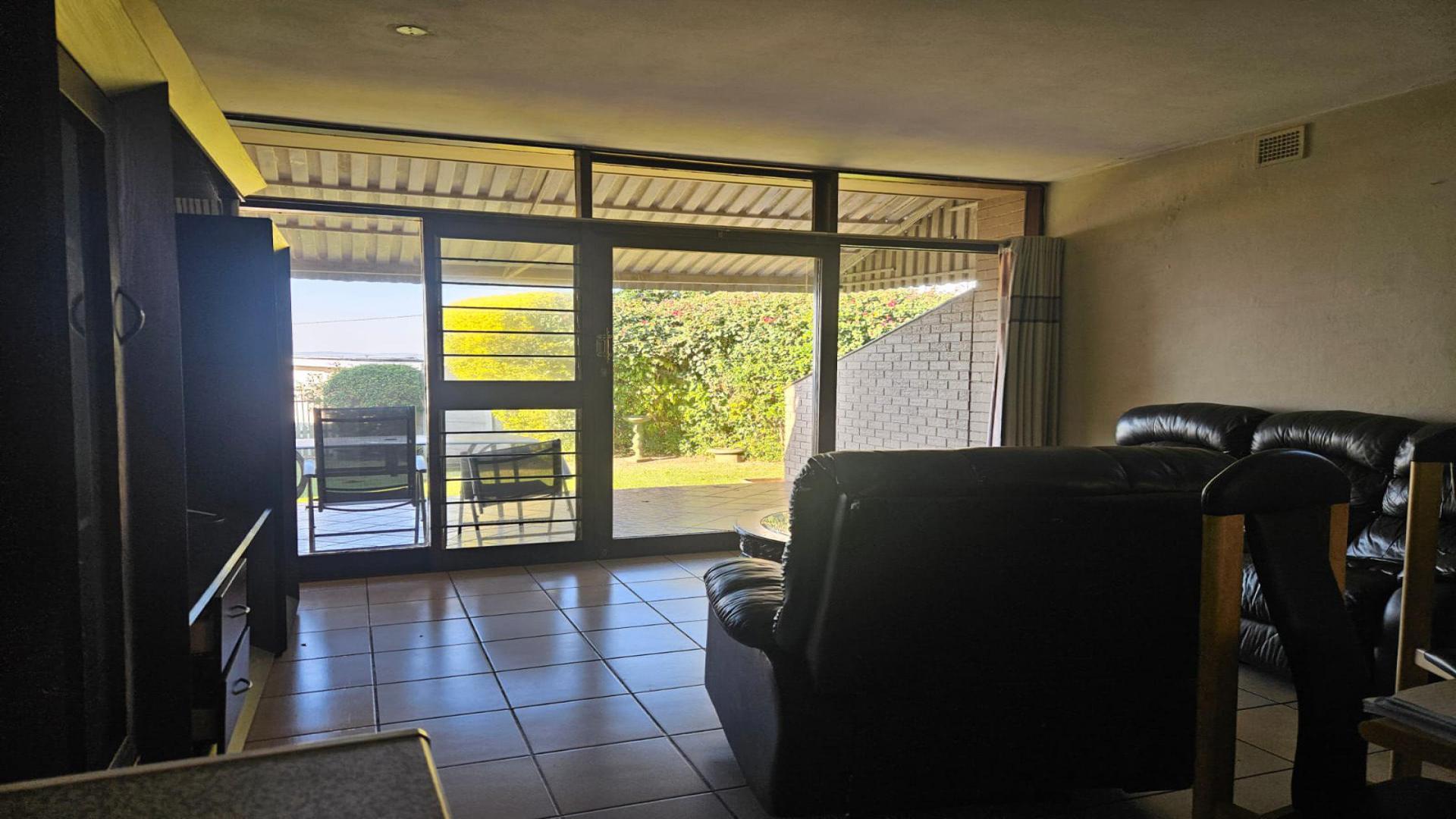 Lounges of property in Scottburgh