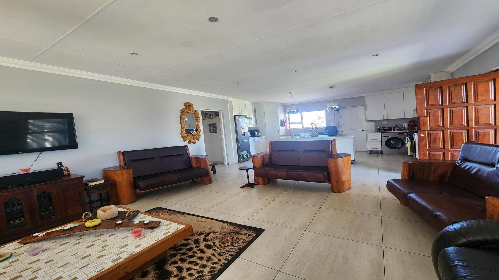 Lounges of property in Jeffrey's Bay