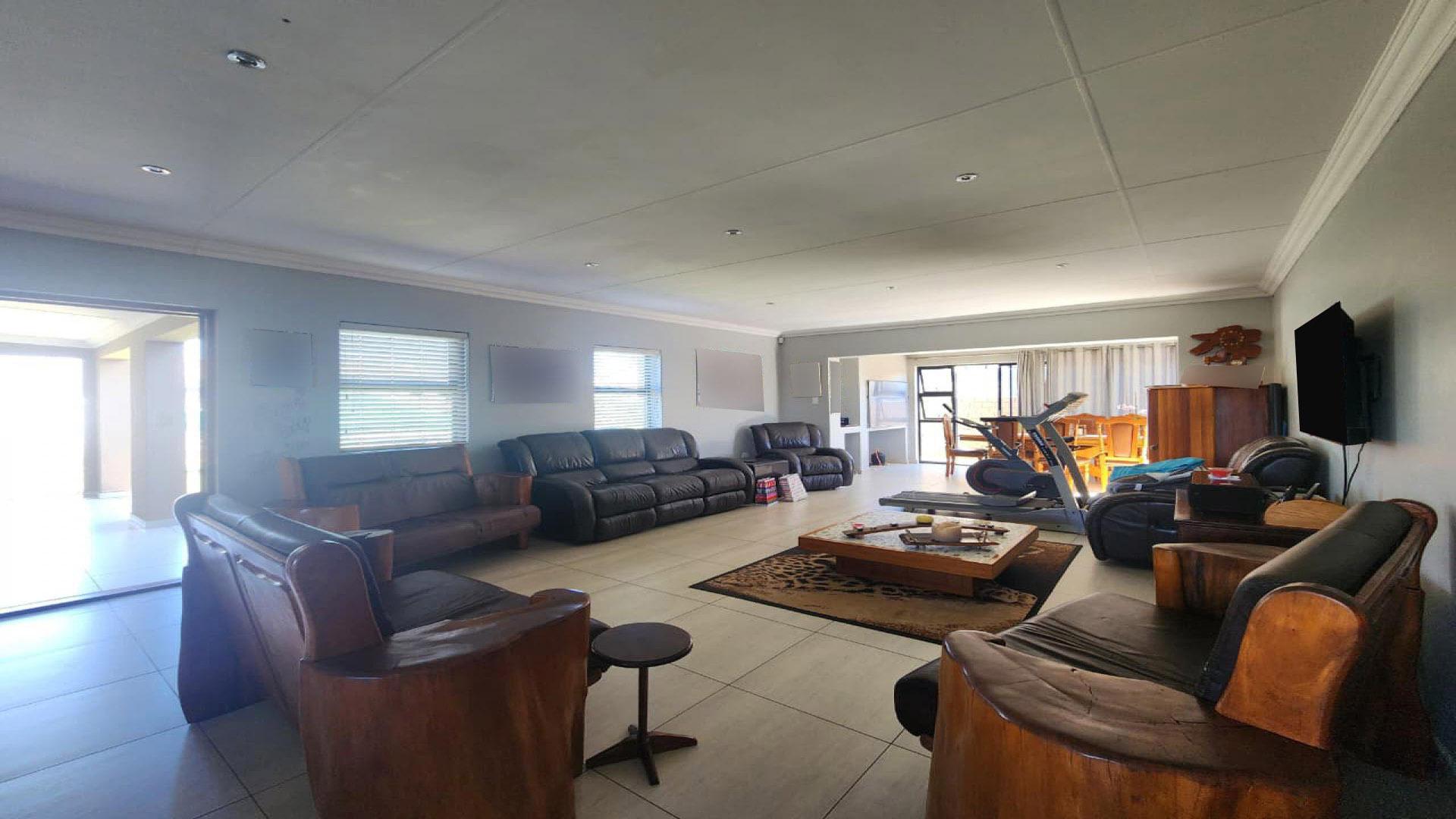 Lounges of property in Jeffrey's Bay