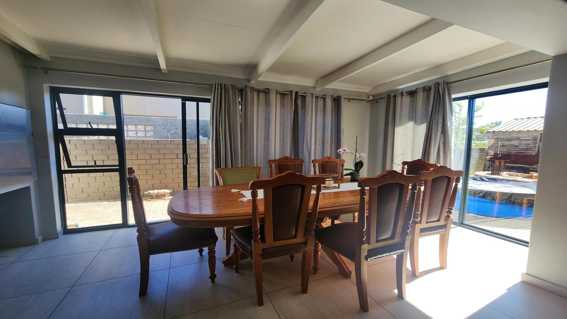 Dining Room of property in Jeffrey's Bay