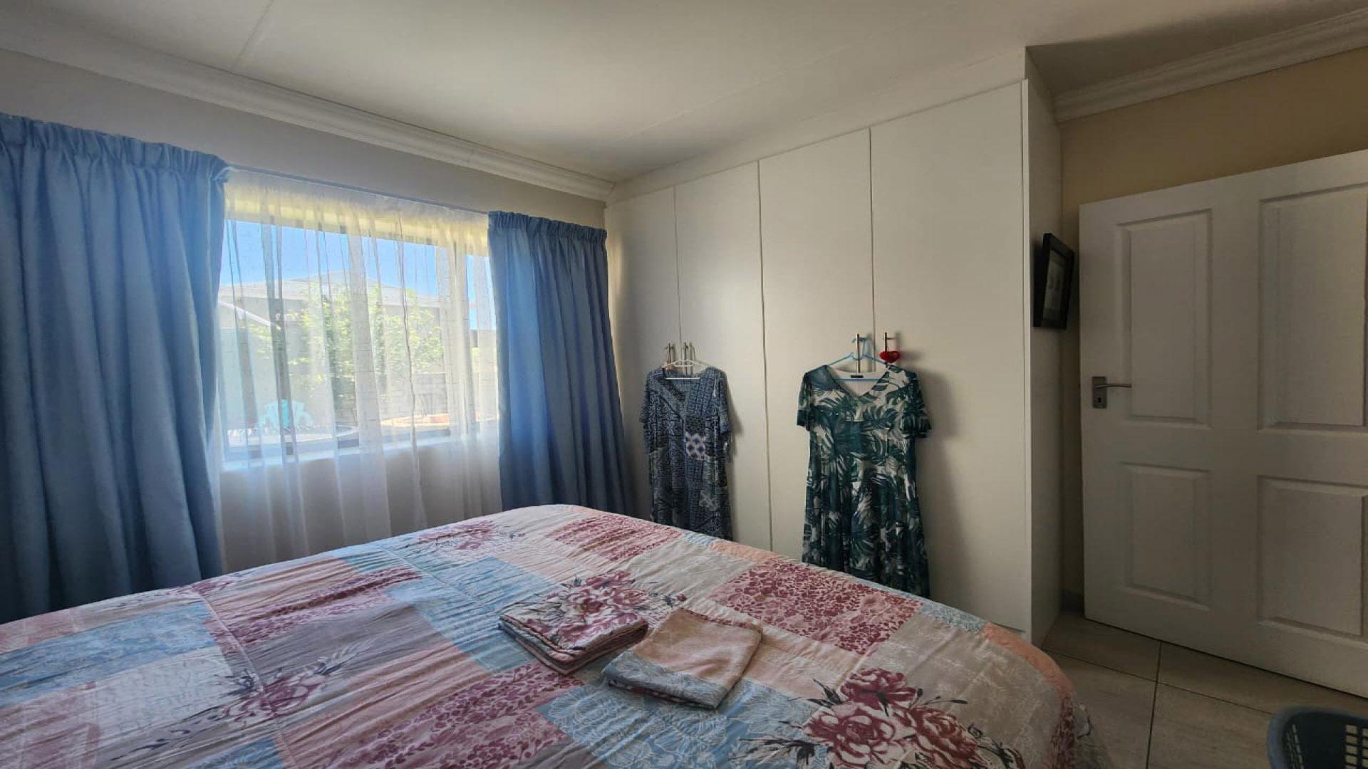 Bed Room 2 of property in Jeffrey's Bay