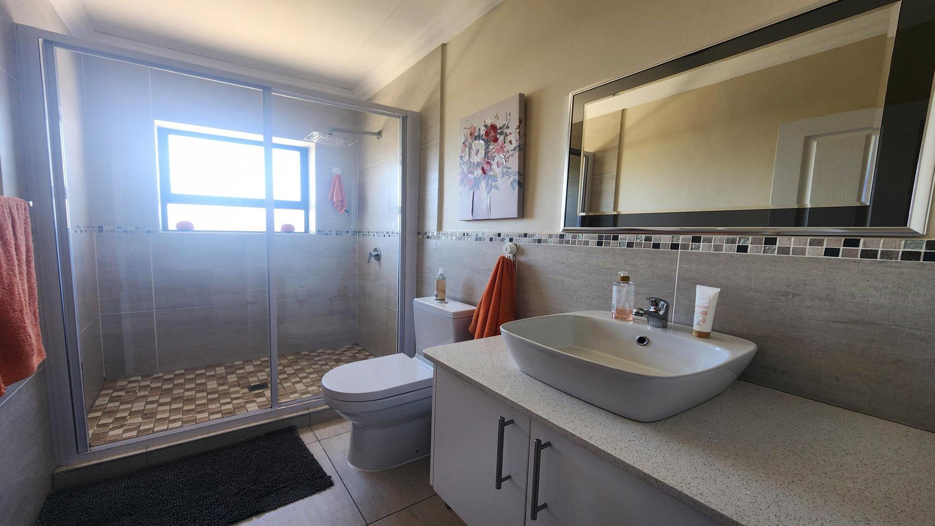 Bathroom 2 of property in Jeffrey's Bay